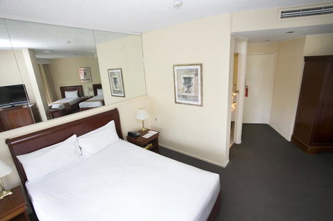 Madison Tower Mill Hotel - Australian Directory 9