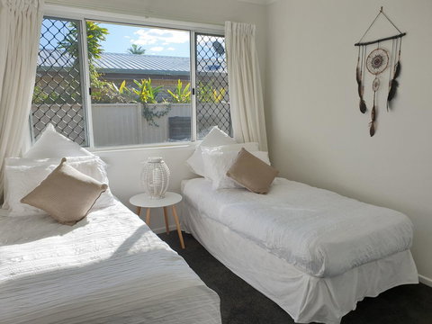 Beautiful Home- Walk To Beach-Short Drive To Noosa - Australian Directory 5