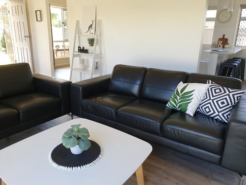 Beautiful Home- Walk To Beach-Short Drive To Noosa - Australian Directory 3