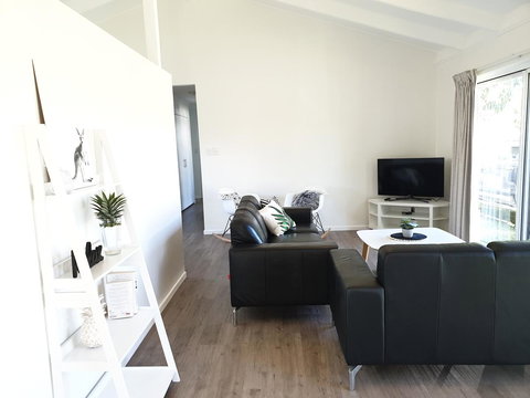 Beautiful Home- Walk To Beach-Short Drive To Noosa - Australian Directory 1