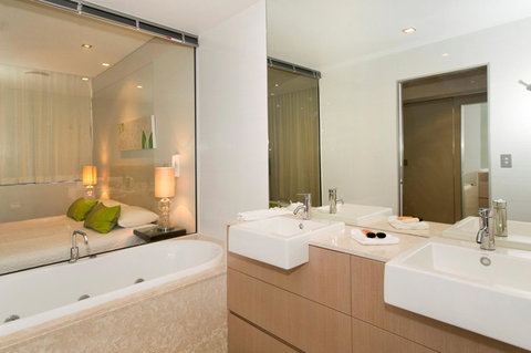 Ambience On Burleigh Beach - Australian Directory 25