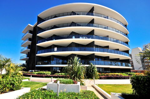 Ambience On Burleigh Beach - Australian Directory 32