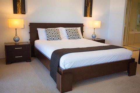 Ambience On Burleigh Beach - Australian Directory 17