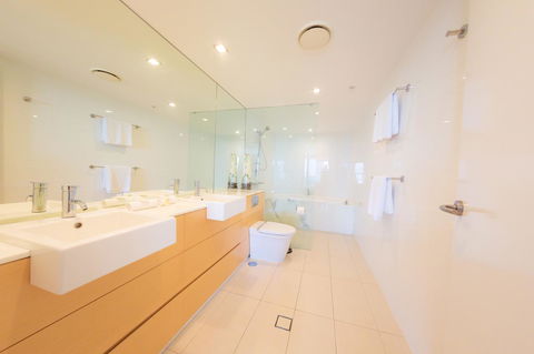 Ambience On Burleigh Beach - Australian Directory 29