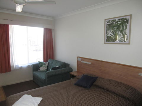 Riviera On Ruthven - Australian Directory 10