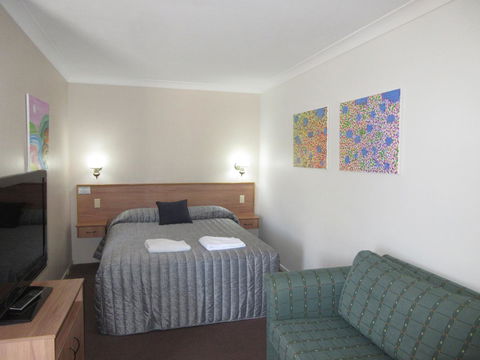 Riviera On Ruthven - Australian Directory 5
