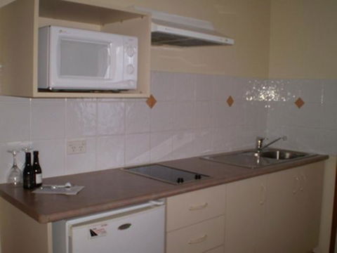 Riviera On Ruthven - Australian Directory 27