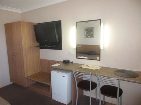 Riviera On Ruthven - Australian Directory 11