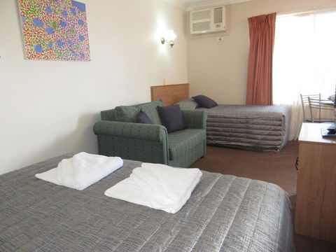 Riviera On Ruthven - Australian Directory 36
