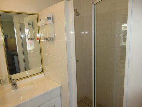 Riviera On Ruthven - Australian Directory 7