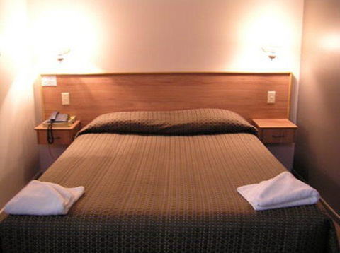 Riviera On Ruthven - Australian Directory 26