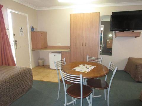 Riviera On Ruthven - Australian Directory 12