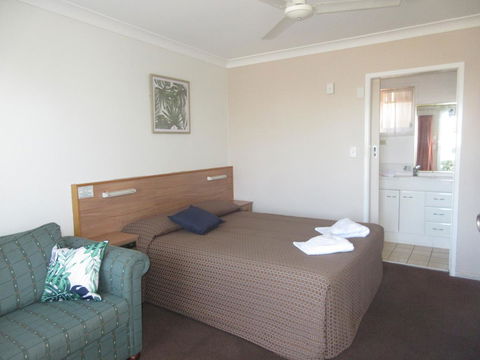 Riviera On Ruthven - Australian Directory 9