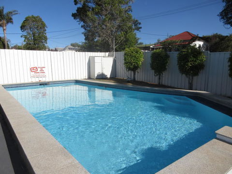 Riviera On Ruthven - Australian Directory 13