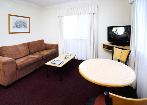 Riviera On Ruthven - Australian Directory 22