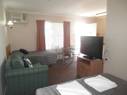Riviera On Ruthven - Australian Directory 4