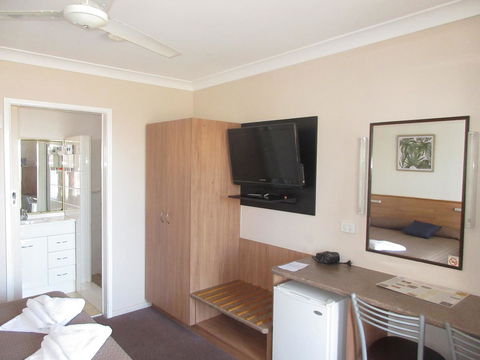 Riviera On Ruthven - Australian Directory 8