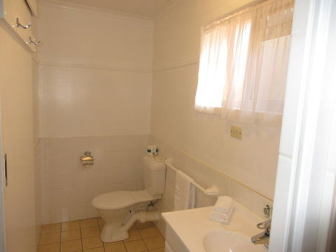 Riviera On Ruthven - Australian Directory 6