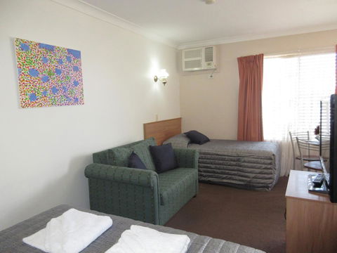 Riviera On Ruthven - Australian Directory 3