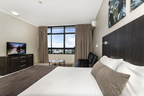 Sunshine Tower Hotel - Australian Directory 9