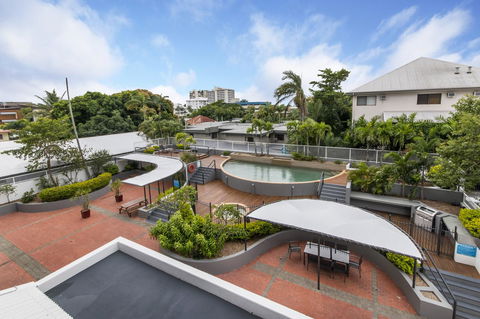 Sunshine Tower Hotel - Australian Directory 17