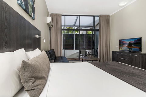 Sunshine Tower Hotel - Australian Directory 18