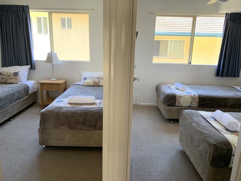 Coolum Beach Getaway Resort - Australian Directory 5