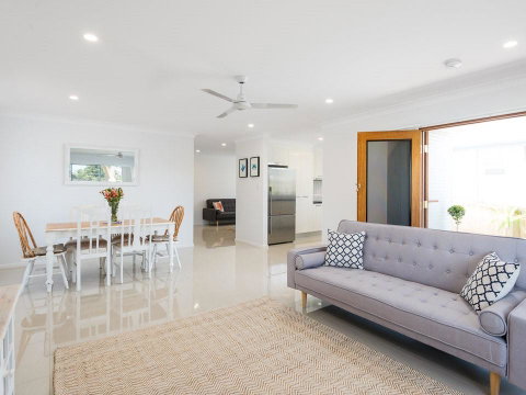 Briz Stays - Whites Road - Australian Directory 11