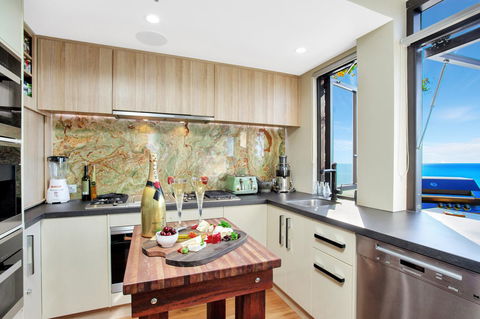 Burleigh Esplanade Apartments - Australian Directory 6