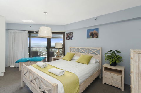 Burleigh Esplanade Apartments - Australian Directory 17