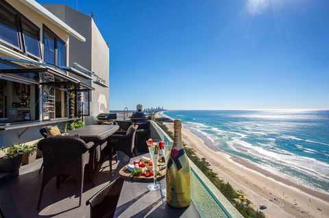 Burleigh Esplanade Apartments - Australian Directory 10