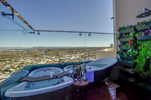 Burleigh Esplanade Apartments - Australian Directory 8