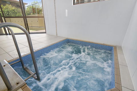Burleigh Esplanade Apartments - Australian Directory 22