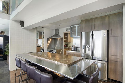 Burleigh Esplanade Apartments - Australian Directory 18