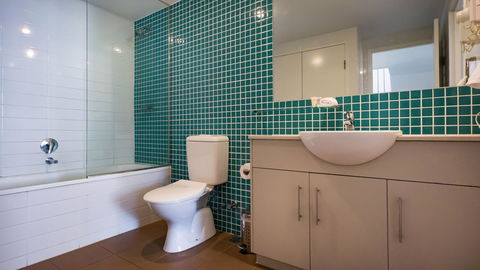 Swell Resort Burleigh Heads - Australian Directory 6