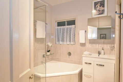 The Guesthouse Maleny - Australian Directory 10