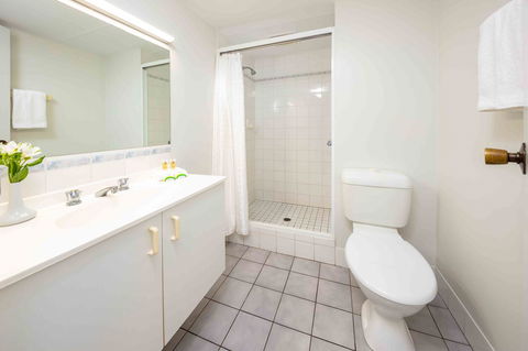 Hides Hotel - Australian Directory 6