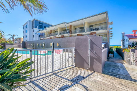 On The Beach Resort Bribie Island - Australian Directory 2