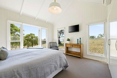 Hollow Tree Farm - Australian Directory 3
