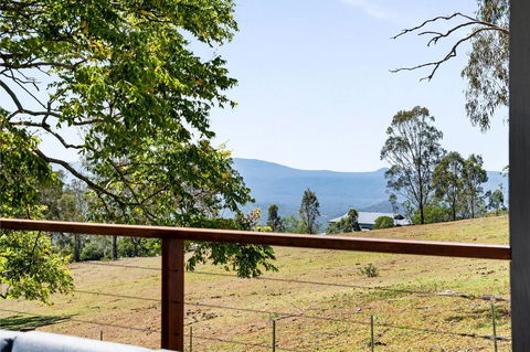 Hollow Tree Farm - Australian Directory 23