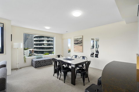 Broadbeach On The Park, 3 Bed Ocean - We Accommodate - Australian Directory 4
