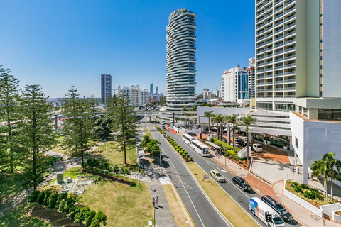 Broadbeach On The Park, 3 Bed Ocean - We Accommodate - Australian Directory 13