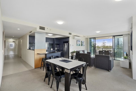 Broadbeach On The Park, 3 Bed Ocean - We Accommodate - Australian Directory 1