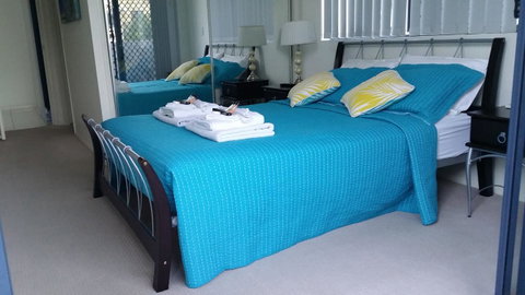 Sutton's Beach Unit - Australian Directory 8