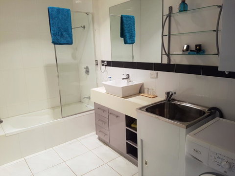 Sutton's Beach Unit - Australian Directory 18