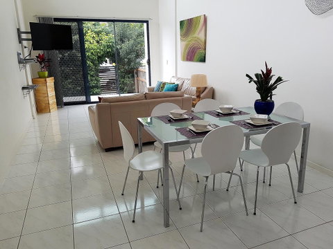 Sutton's Beach Unit - Australian Directory 3