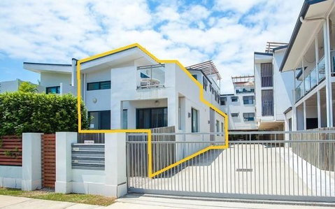 Sutton's Beach Unit - Australian Directory 23