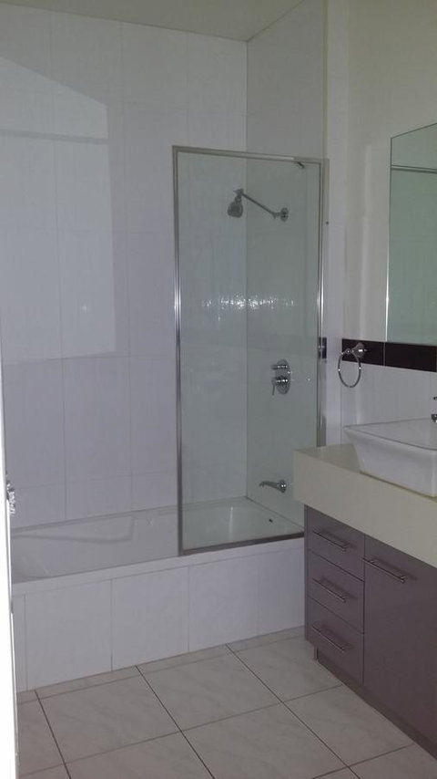 Sutton's Beach Unit - Australian Directory 17