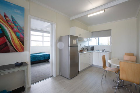 Pale Pacific Holiday Units - Australian Directory 20