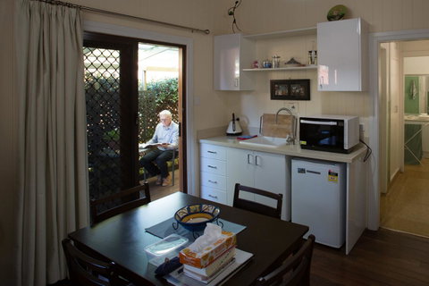 Pale Pacific Holiday Units - Australian Directory 26